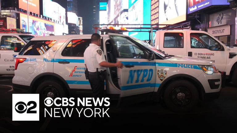 2 NYPD officers pepper sprayed in Times Square, police say - CBS New York