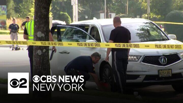 Child dead after car hits 3 kids, mother in Oakland, N.J. - CBS New York