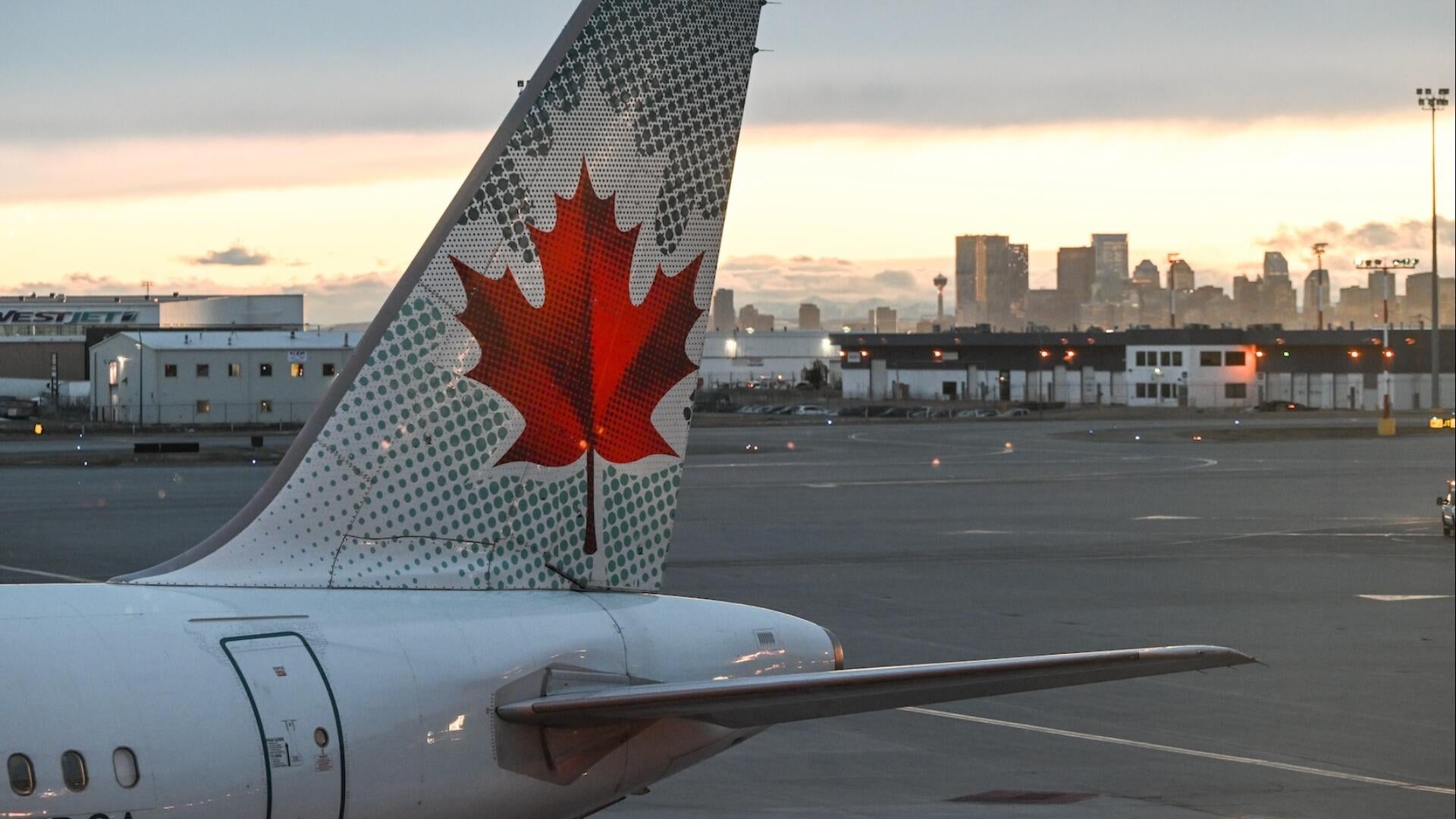 Air Canada suspends all operations as the hostesses smell on strike after no agreement arrived