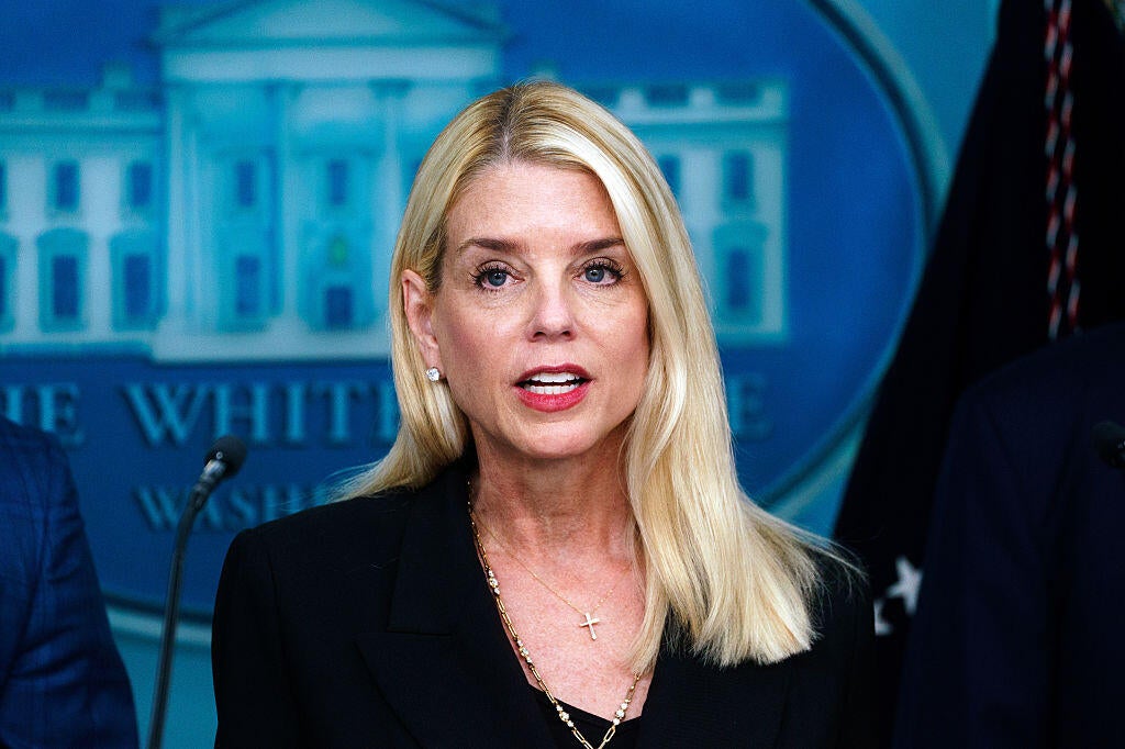 Bondi scraps limits on cooperation between D.C. police and federal  immigration agents - CBS News