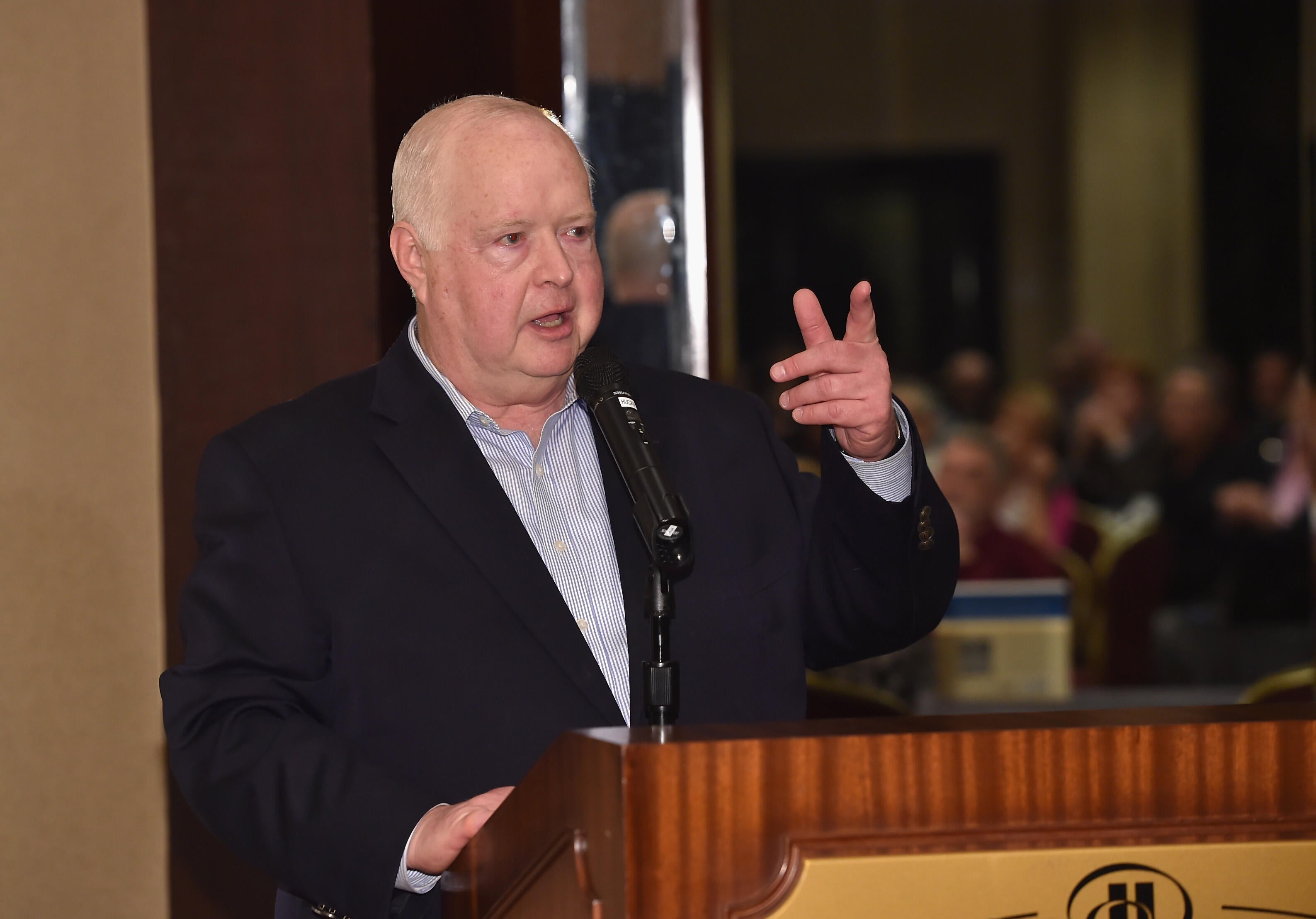 Bruce DuMont, Chicago radio and TV political analyst and Museum of  Broadcast Communications founder, dies at 81 - CBS Chicago