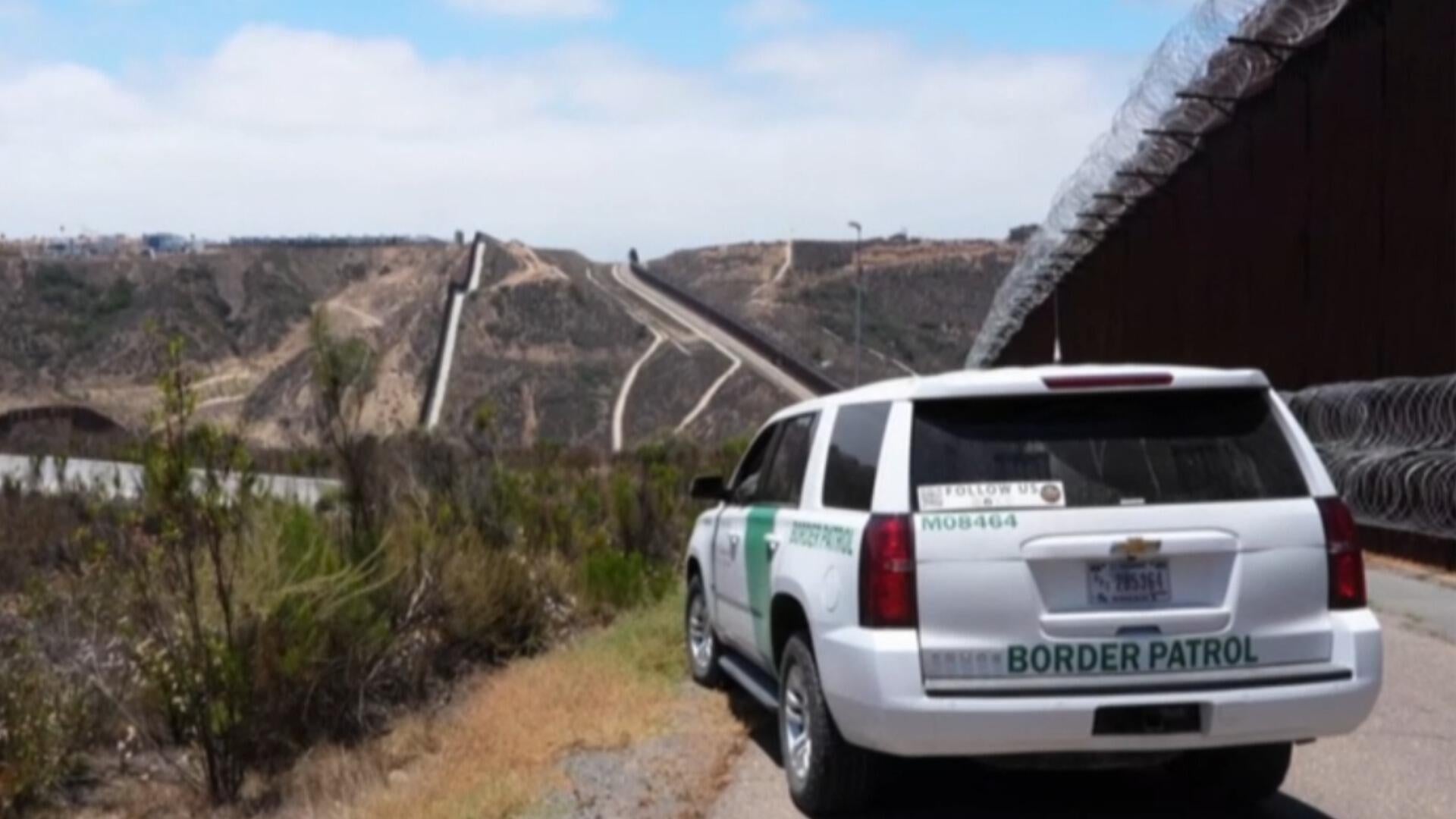 Illegal crossings at U.S.-Mexico border plummet to lowest annual level ...