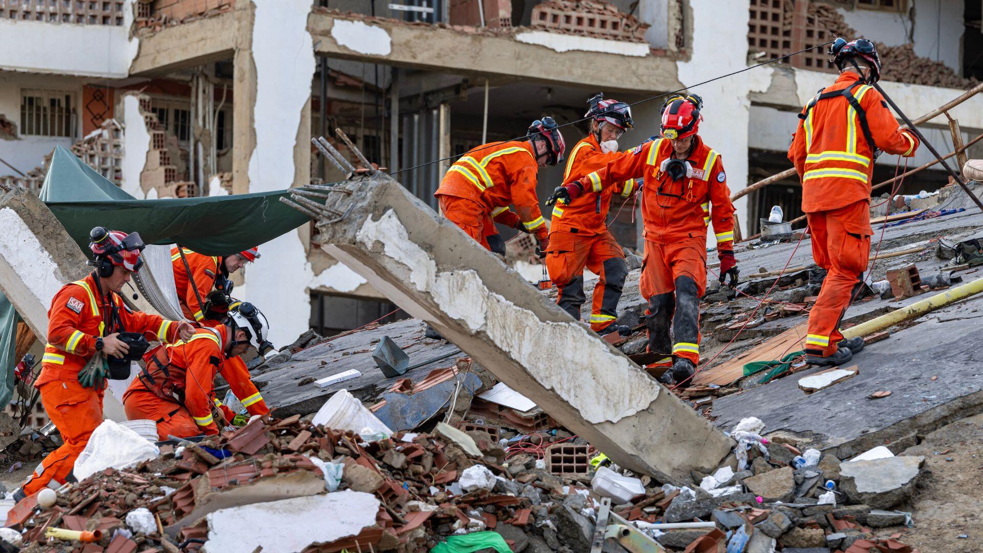 Dog pulled from rubble 5 days after Venezuela quakes, video shows