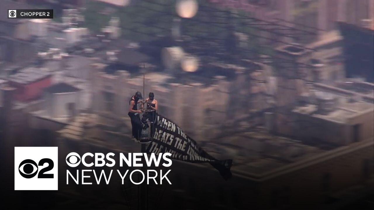 2 Empire State Building climbers arrested after apparently getting engaged at the top