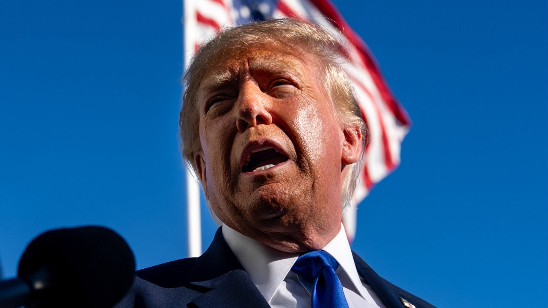 Trump focuses on farmers in Iowa visit, as GOP struggles on fertile ground