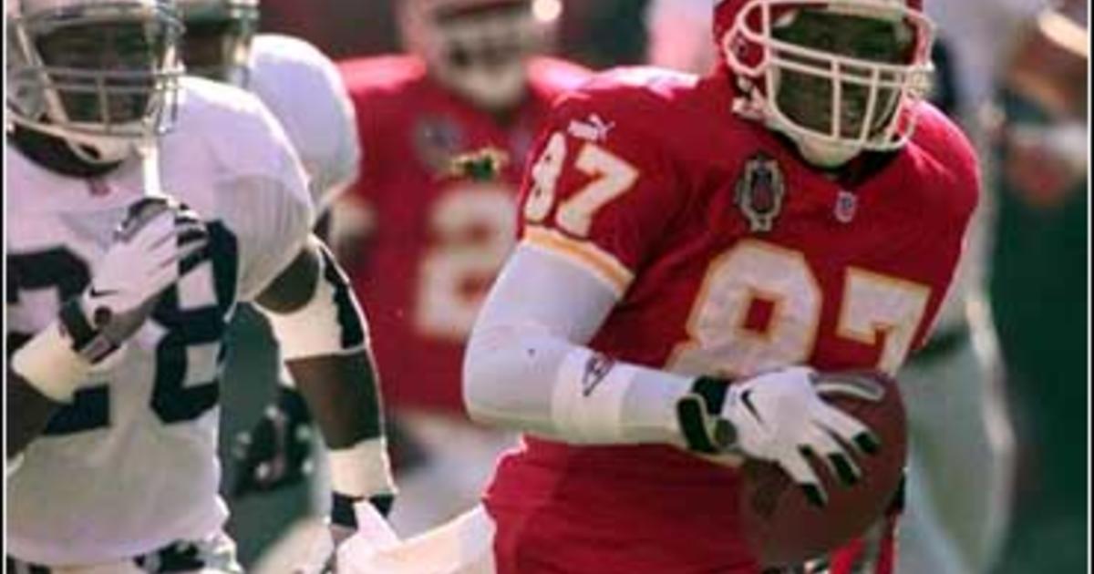 Kansas City Chiefs wide receiver Tamarick Vanover, middle, is guided  towards a waiting car outside the Federal Courthouse in Kansas City, Mo.,  Tuesday, Feb. 22, 2000. Vanover pleaded guilty to a federal