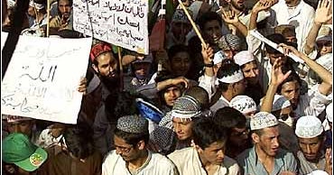 On The Scene: In Pakistan - CBS News