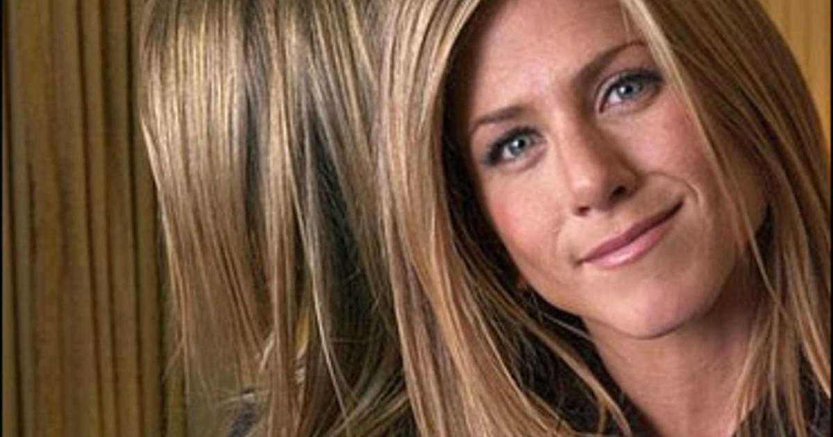 Aniston Sues Over Topless Photos Cbs News