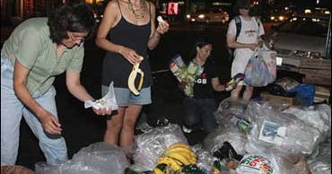 Garbage Gourmets Fight Waste - CBS News