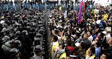 Protests, Food Fight As WTO Meets - CBS News