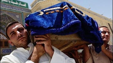 funeral in Najaf 5-30-06 of man killed in 5-29 Baghdad bombing 