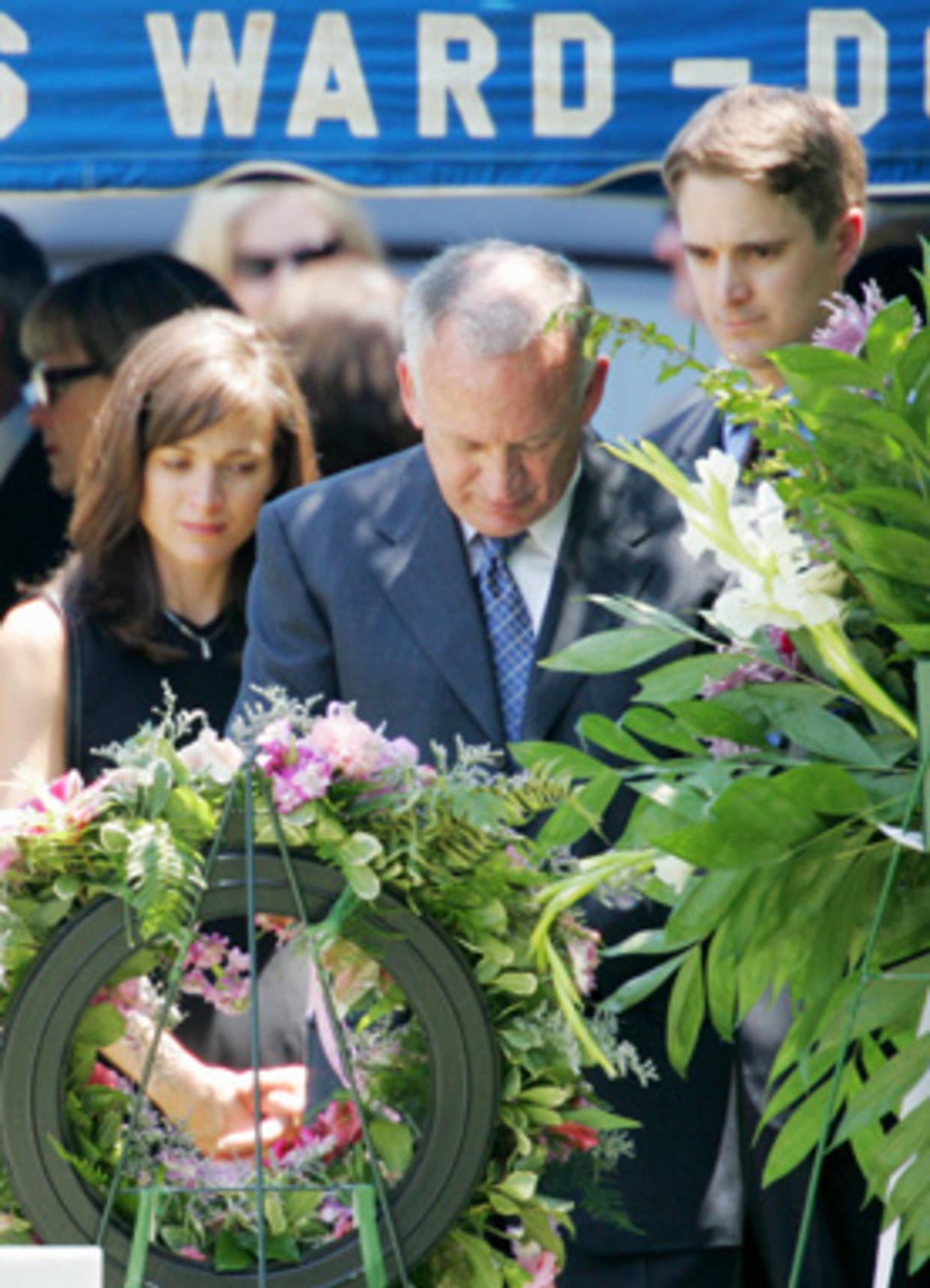 Patsy Ramseys Funeral 4247