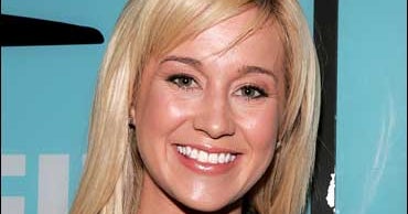 Kellie Pickler Aims High - CBS News