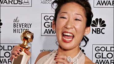 Sandra Oh with Golden Globe 