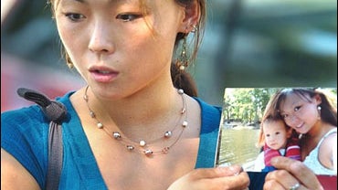 Melinda Duckett, the mother of missing 2-year-old Trenton Duckett, holds a picture of her and her son 