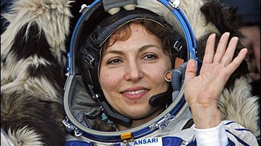Tioseach Bertie Ahern and Former US president Bill Clinton, left, in Dublin 
