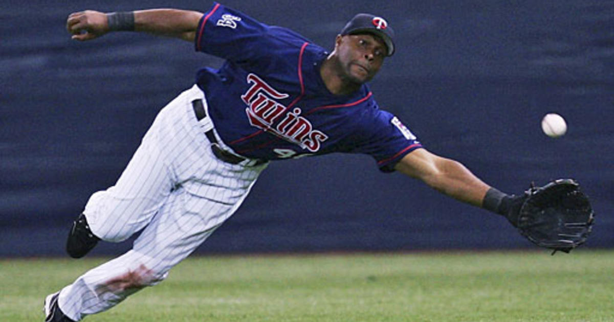 MLB fans react to Twins legend Johan Santana throwing out first