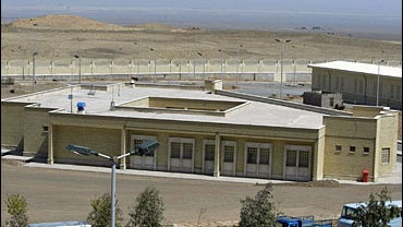 A general view shows the Iranian nuclear power plant of Natanz, 270 kms south of Tehran, 30 March 2005. 