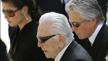 Catherine Zeta-Jones, Michael Douglas, Kirk Douglas 