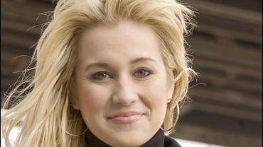 Kellie Pickler headshot, singer 