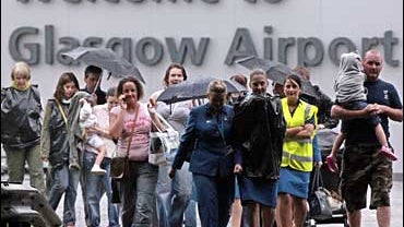 Passengers leave Glasgow airport after attack 