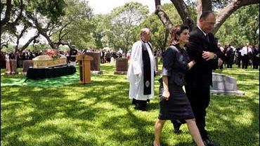 Luci Baines Johnson, Lady Bird Johnson burial 