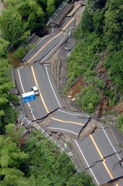 Quake Rocks Japan 
