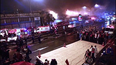 Police and rescuers organize around the buildings set on fire by a TAM airlines A320 aircraft that crashed 17 July, 2007 in Sao Paulo, Brazil. 