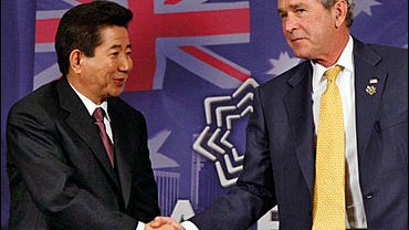 President Bush, right, and South Korean President Roh Moo-hyun 