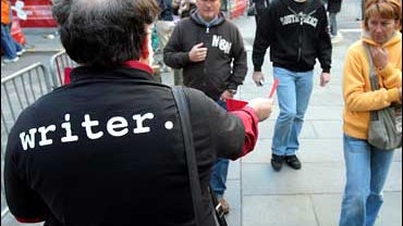 Member of Writers Guild informs about strike 