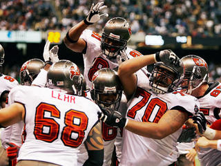 November 11, 2001 - San Francisco, California, U.S - San Francisco 49ers  linebacker Jamie Winborn (55) celebrates on