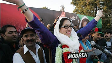 Pakistani former premier Benazir Bhutto waves to her supporters as she arrived for an election compaign rally in Rawalpindi 27 December 2007. 
