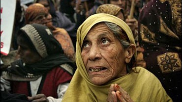 Pakistani women hold placards and shout slogans against President Musharraf's government 