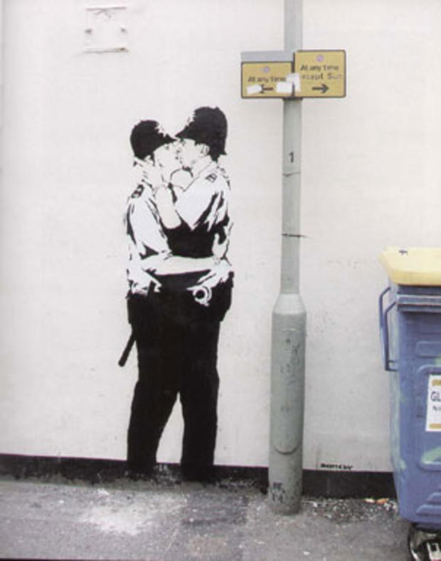 Kissing Police 