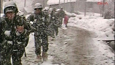 Turkish soldiers head towards border with northern Iraq 