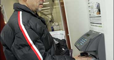 More Employers Scanning Workers' Hands - CBS News