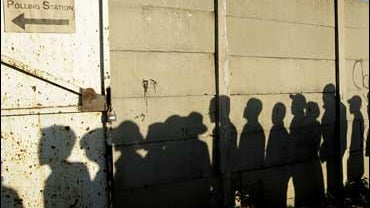 Hundreds of Zimbabweans wait to cast their ballots on election day in Harare 