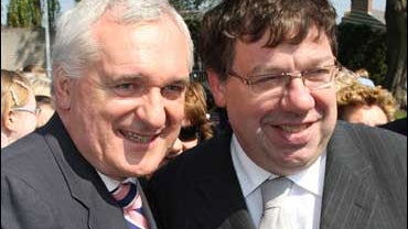 Incoming Irish Prime Minister, Brian Cowan, right, with outgoing prime minister Bertie Ahern 
