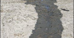 Katrina-Battered New Orleans Levee Leaking - CBS News