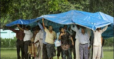 Scores Die In India Monsoon Flooding - CBS News