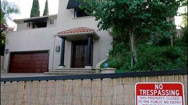 The home of "American Idol" judge Paula Abdul is shown Wednesday, Nov. 12, 2008, in the Sherman Oaks area of Los Angeles. Los Angeles police said Wednesday, a woman in her 30s was found dead in a parked car Tuesday evening near the home belonging to Abdul 