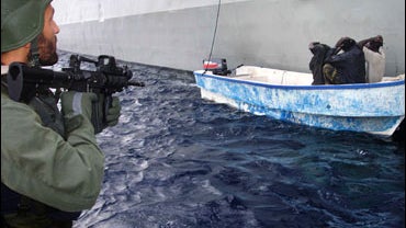 Greek navy detaining somalian pirates 