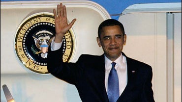 Obama exiting plane in Turkey 