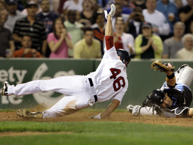 Minnesota Twins catcher Joe Mauer, right, tags out New York Yankees' Brett  Gardner, left, at the plate in the ninth inning after Yankees' Francisco  Cervelli hit into a fielder's choice in the