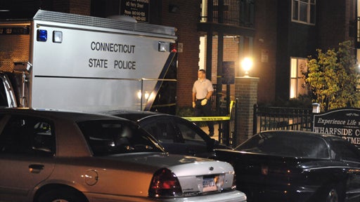A police technician walks out of the Warfside Commons apartment complex, the home of a Yale animal research technician Raymond Clark III who worked with murdered student Annie Le, in Middletown, Conn., Wednesday, Sept 16, 2009. (AP Photo/Jessica Hill) 