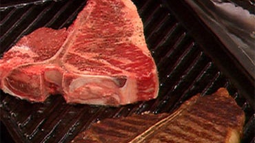Katie Lee showed how to make great steak at home on The Early Show. 