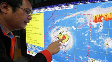 Dr. Nathaniel Cruz of the Philippine Atmospheric Geophysical and Astronomical Services Administration, PAGASA, points to the exact location of typhoon Mirinae, locally named "Santi," during a news briefing Friday, Oct. 30, 2009 at Manila's Quezon city in  
