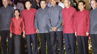 U.S. President Barack Obama, center, stands with other APEC leaders for a group photograph following their evening dinner Singapore, Saturday, Nov. 14, 2009. 