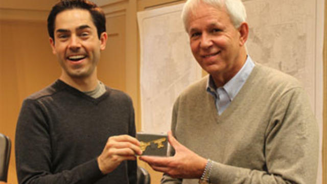 Mark Malkoff (l) receives key to the city of Decatur, GA from Mayor Bill Floyd (r) 