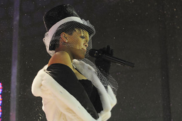 Rihanna Rings In 2010 